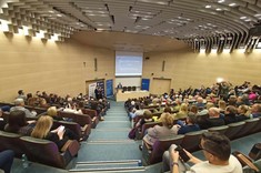 Uczestnicy konferencji w auli UR