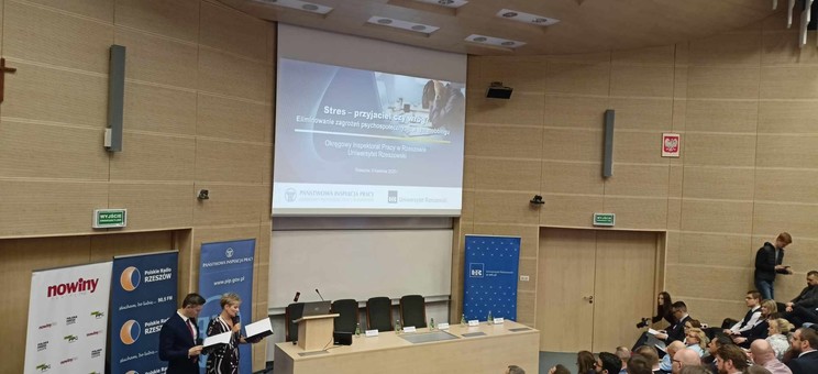 Zdjęcie z rozpoczęcia konferencji w auli UR